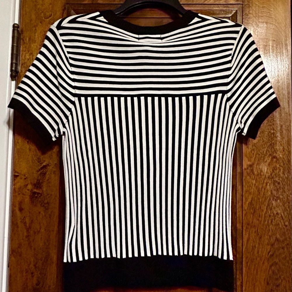 GUESS Black and White Striped Button-Down Shirt NWT - Picture 4 of 4